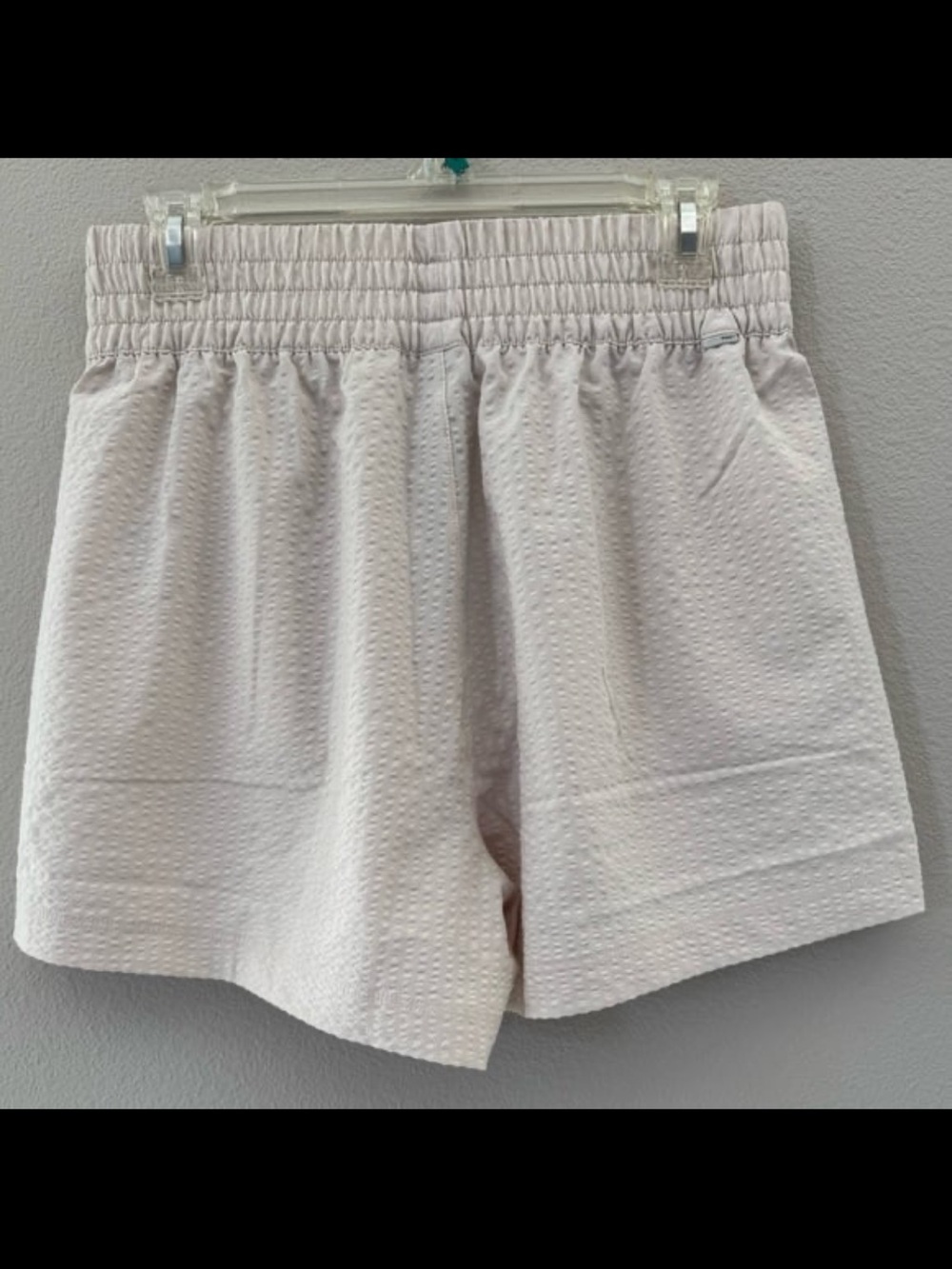 Vuori cream Villa milkweed  Textured High-Waist Shorts
